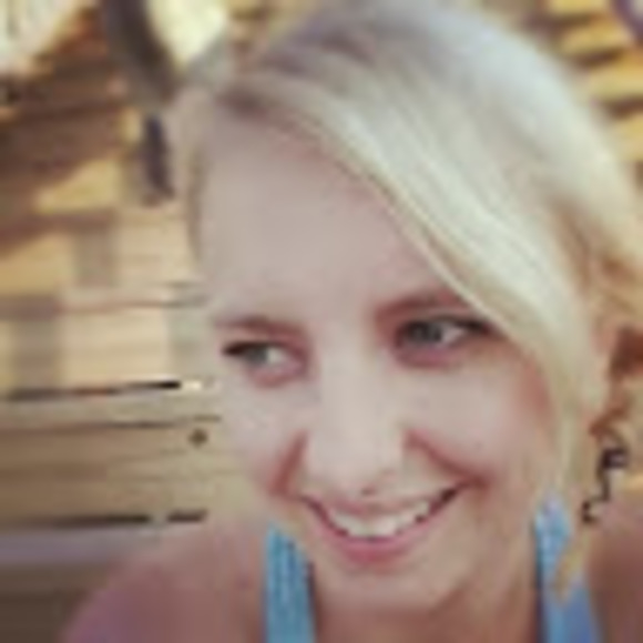 Meet your Posher, Amanda - Picture 1 of 1